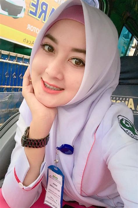 Dara is the one of lucky and beauty girls, the have a beautiful. Kumpulan Foto Cewek IGo Hijab Selfie yang Cantik dan Manis ...