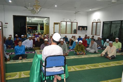 Seri iskandar ialah bandar yang cukup indah.pemandangan ya pun sungguh indah.terdapat 4 buah tempat yang berlainan namanya di dalam seri iskandar iaitu bandar seri iskandar,desa seri iskandar,bandar universiti dan taman maju.nama pendek bagi bandar seri iskandar ialah (sdec). Surau Al-Ikhlas Taman Bandar Universiti Seri Iskandar ...