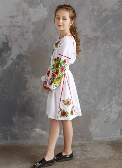 Белое детское платье-вышиванка 