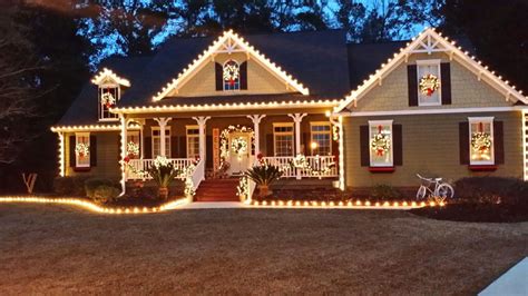 36 Awesome Christmas Lights Ideas For Exterior Decoration Hmdcrtn