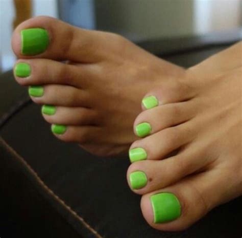 Gorgeous Bright Green Toes Feet Nails Cute Toe Nails Toe Nails