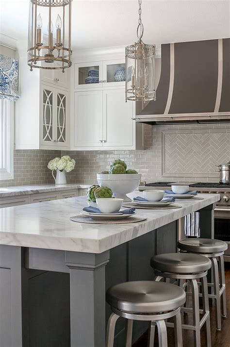 We have finished painting our kitchen cabinets! Classic White Kitchen with Grey Backsplash - Home Bunch ...