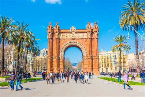 Top 10 Places To See In Barcelona Spain Plain Chicken
