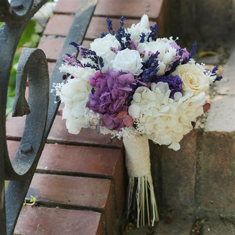 Ramo De Novia Con Flores Preservadas Tonos Lilas Y Blancos Trencadissa