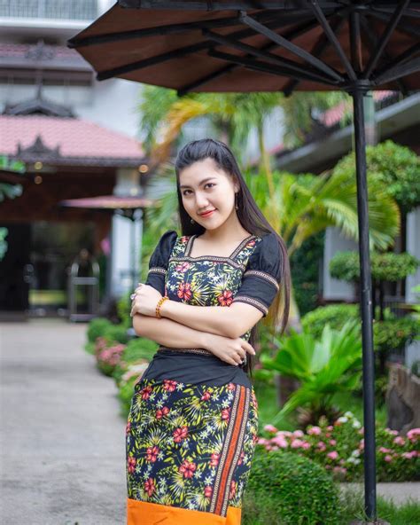 Myanmar Model Wyne Wyne Adorable In Myanmar Traditional Dress