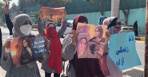 قتل مهسا امینی؛ شماری از زنان افغانستان در حمایت از خیزش سراسری مردم ایران تظاهرات کردند