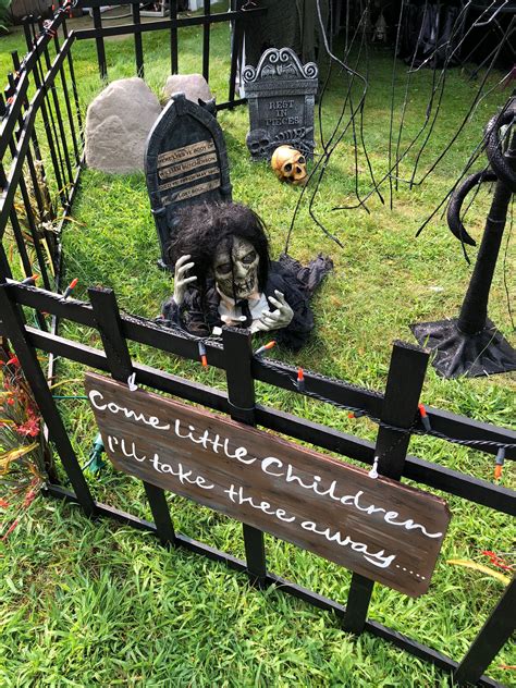 Pin By Danielle Vanslyke On Hocus Pocus Halloween Outdoor Decorations