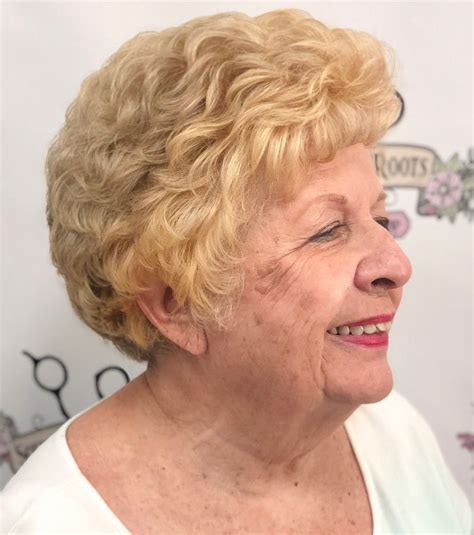 20 Elegant Hairstyles For Women Over 70 To Pull Off In 2021 In 2021
