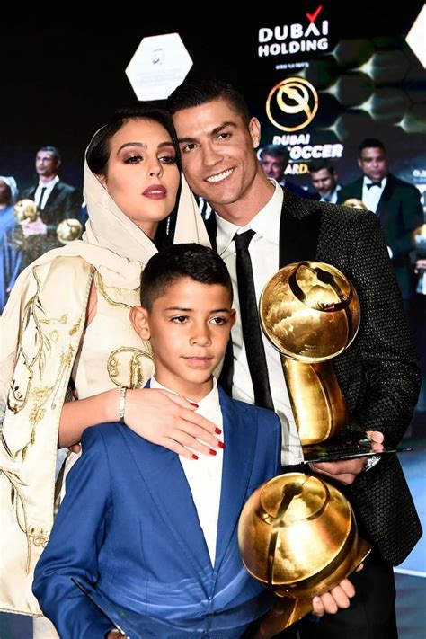 Georgina rodríguez se pone velo en la noche de oro de cristiano ronaldo en dubai. Georgina Rodriguez and Cristiano Ronaldo: Sport Globe ...