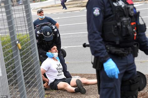 Anti Lockdown Protesters Clash With Police In Melbourne Officers Use Pepper Spray Daily Mail