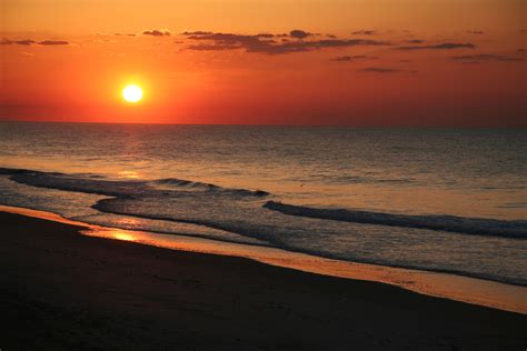 Despite virginia beach's resort city status, the friendly residents and relaxed atmosphere found here have swayed many to take up a permanent residence in virginia's largest metro area. Watch the Sunrise | Virginia Beach Vacation Guide
