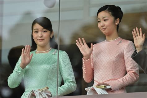 japan s princess mako to give up royal status for marriage