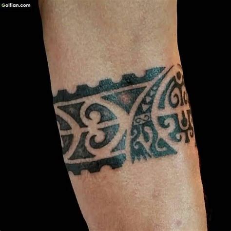 Black Ink Fabulous Maori Armband Tattoo On Men Forearm Arm Band