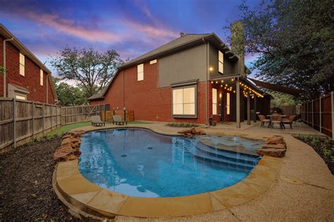 Live Like Royalty – Highland Village 6BR Mansion - Home Rental in