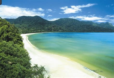 If you travel with an airplane (which has average speed of 560 miles) from kuala lumpur to kedah, it takes 0.4 hours to arrive. Datai Bay Langkawi, Kedah, Malaysia