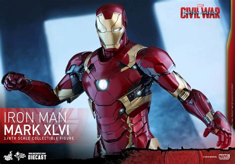 Chadwick boseman gets his introduction in civil war as t'challa, monarch of the african nation wakanda and also the masked warrior black panther. Hot Toys Diecast Captain America: Civil War - Iron Man ...