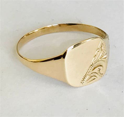Large Size Vintage 9ct Yellow Gold Mens Signet Ring Fully Hallmarked
