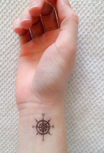 12 Pretty Wrist Tattoo for the Week - Pretty Designs