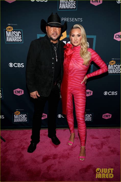 Photo Jason Aldean Wife Brittany Cmt Music Awards Photo Just Jared