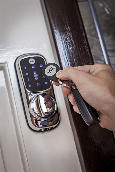 mengenal smart door lock dari fungsi hingga kelebihan