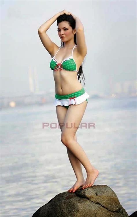 Lingerie And Swimsuit Models Ranti Yulia Hot Model Popular In Green Bikini