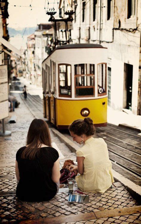 In der unmittelbaren umgebung von lissabon gibt es viele möglichkeiten, sonne und meer zu genießen. Lissabon | Städtetrip | Portugal | Straßenbahn | Reise ...