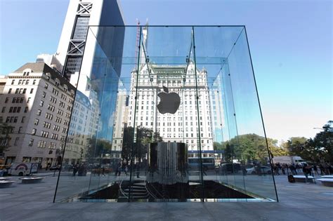 A Sneak Peek Inside Apples Revamped Fifth Avenue Store