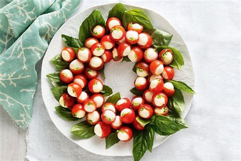 Present each loaf by wrapping in plastic wrap and then in a festive kitchen towel. Christmas caprese wreath