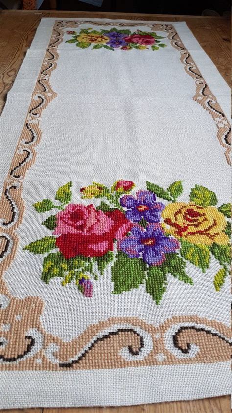 Beautiful Wool Embroidered Tablerunner Tablecloth In Offwhite Linen