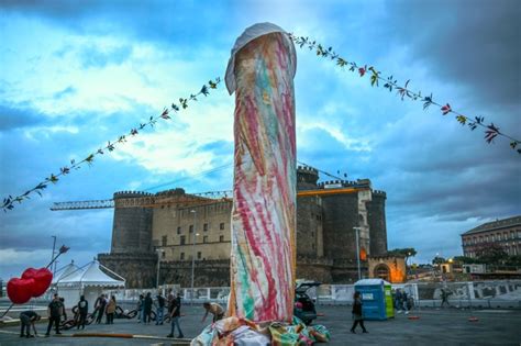 Napoli Si Prepara All Inaugurazione Dell Installazione Tu Si Na Cosa