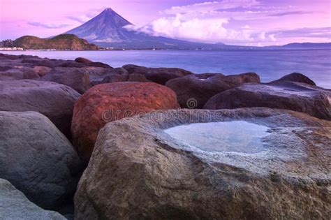 Mt Mayon Volcano Mount Mayon Volcano In Albay Bicol Region In The