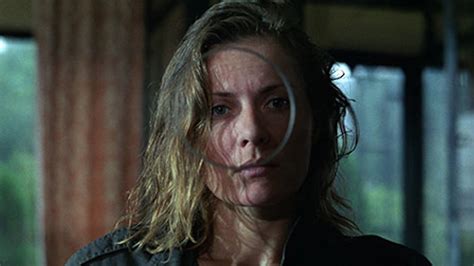 Bohater filmu krzysztof, który pracuje jako wykładowca na uczelni wyższej, samotnie wychowuje siedmioletniego syna pawła. Criterion Collection Releases Krzysztof Kieślowski's ...
