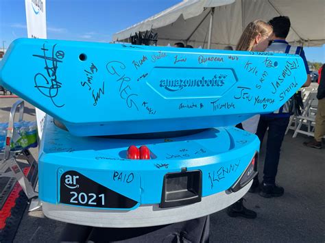 Governor joins Amazon, city officials in dedication, tour of new