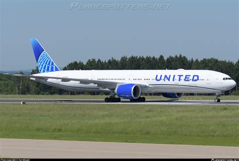 N2352u United Airlines Boeing 777 300er Photo By Tom Mousel Id