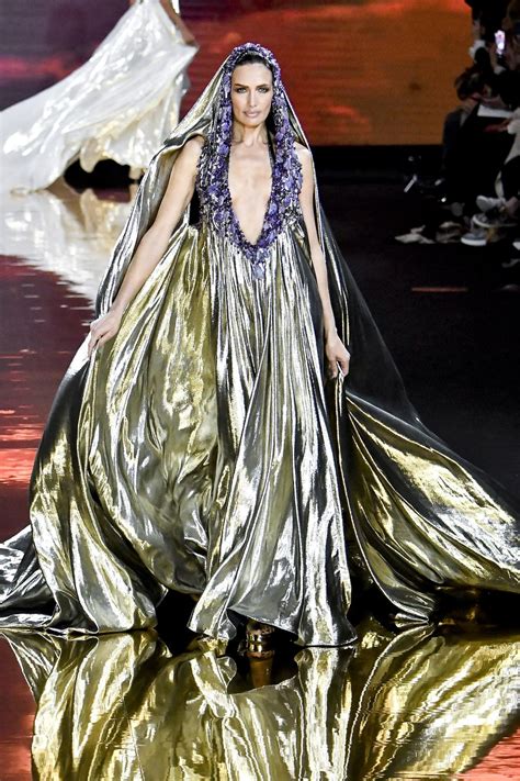 stéphane rolland s gold couture finale dress went viral