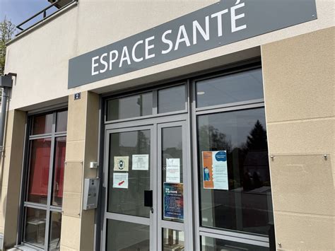 Près De Vitré Il Se Masturbe Devant Une Ado Dans La Salle Dattente