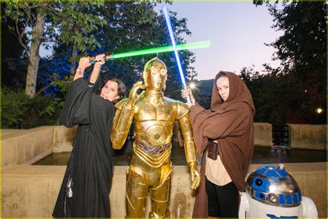 Brie Larson Becomes A Jedi At Special Star Wars Screening Photo 4319318 Brie Larson Photos