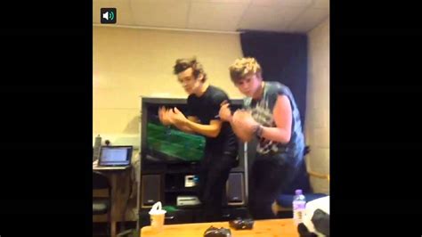 Harry Styles Dancing With Ashton From 5sos Youtube