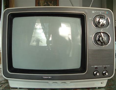 Toshiba Blackstripe Portable Television Set Model C335u