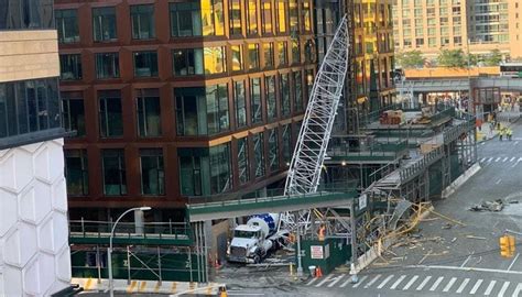Video Partial Crane Crash In Manhattan New York Leaves 6 Injured