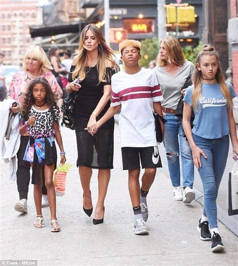 Vier kinder, eine tolle karriere und sänger seal zum ehemann. Heidi Klum with kids after appearing on The Tonight Show ...