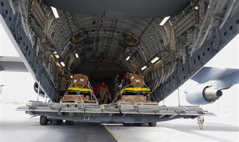 Airmen Prepare A C 17 Globemaster Iii For Nasas Spacex De Flickr