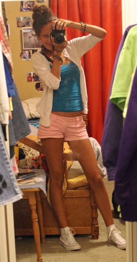Summer Outfit With White High Top Converse And Pink Shorts
