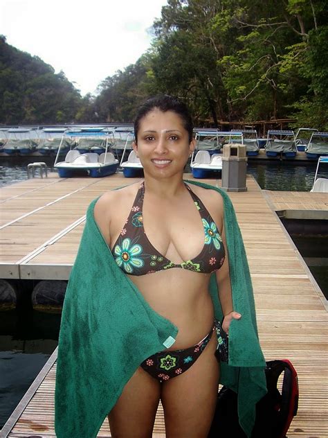 30 Plus Hot Nri Aunty Two Piece Bikini And Sexy Pics From India Wiral Beauties