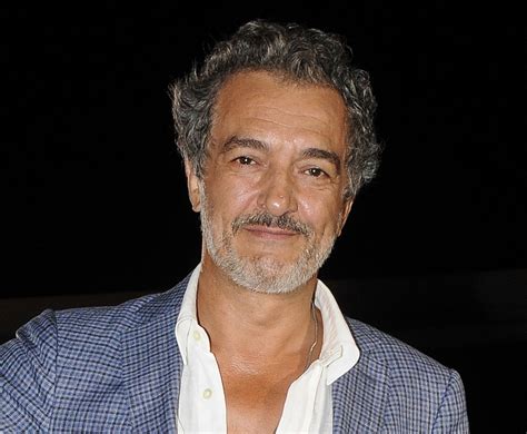 José rogério filipe samora (born 28 october 1958) is a portuguese actor. Vídeo: Rogério Samora combate o bullying homofóbico