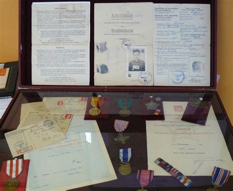 Tak jako mnoho dalších, i generál heliodor píka doplatil na zvůli komunistického režimu. Kniha se věnuje novodobé historii Těšínska od počátku ...