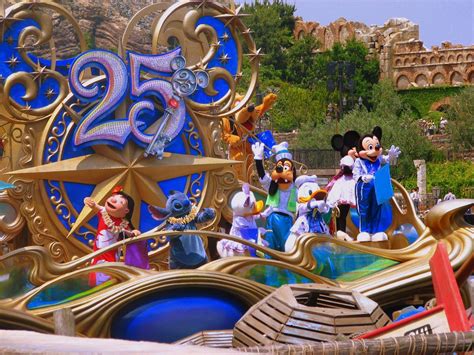 Disney Parade In Tokyo Disney Parade Disney World Disney