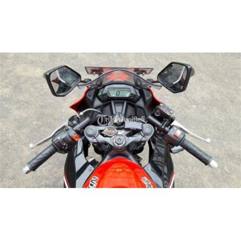 Melihat dari dekat, sosok ninja 250rr mono tergambar jelas motor ini kompak dan lebih kecil dari ninja 250. Kawasaki Ninja 250 RR Mono Tahun 2014 Warna Merah Lokasi ...