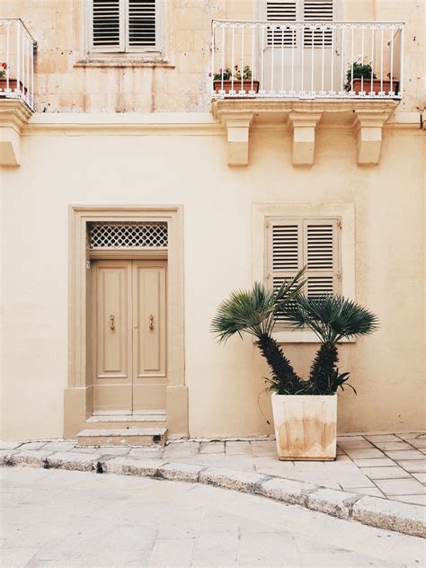 Get free shipping on qualified beige wallpaper samples or buy online pick up in store today in the home decor department. 750+ Beige Pictures HD | Download Free Images on Unsplash