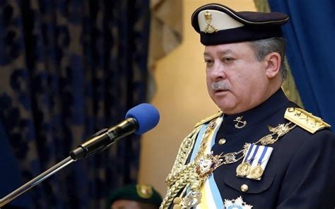 Lebih kurang 15 menit setelah matahari terbit. Sultan Johor benar solat Jumaat, fardu maksima 12 jemaah ...